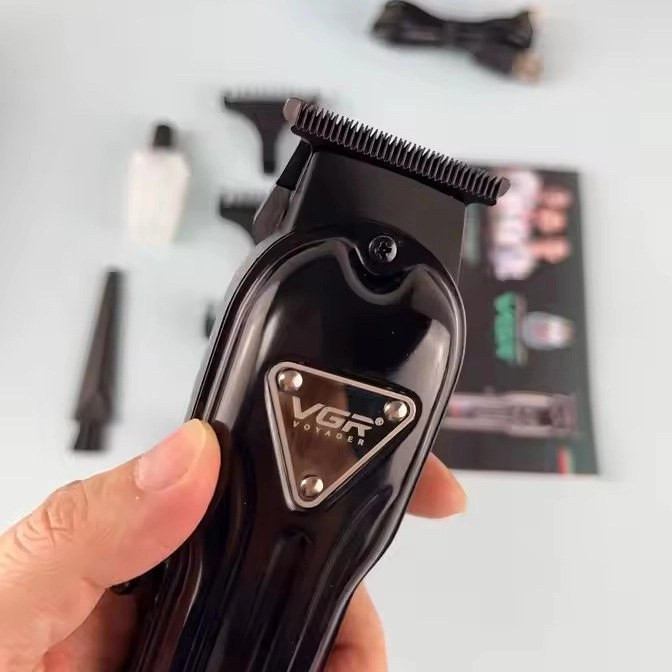 ماشین اصلاح وی جی آر مدل V-298 با تیغه تیتانیوم و ضد آب